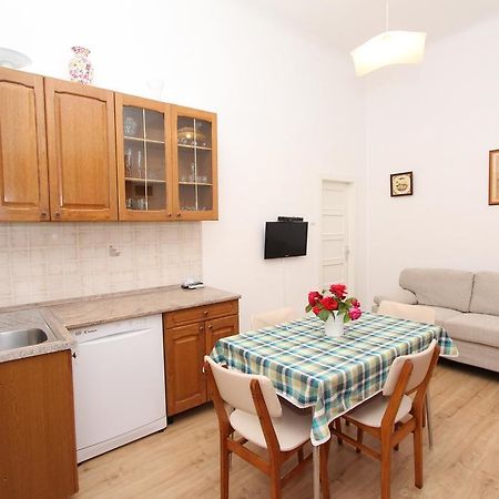 Apartment Riki Rovigno Esterno foto