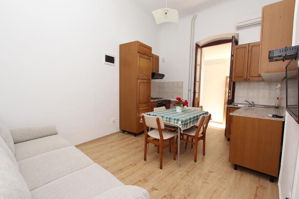 Apartment Riki Rovigno Esterno foto
