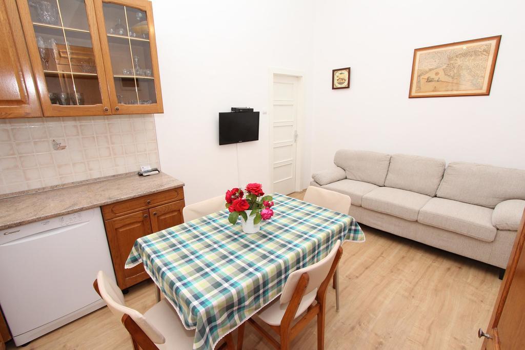 Apartment Riki Rovigno Esterno foto