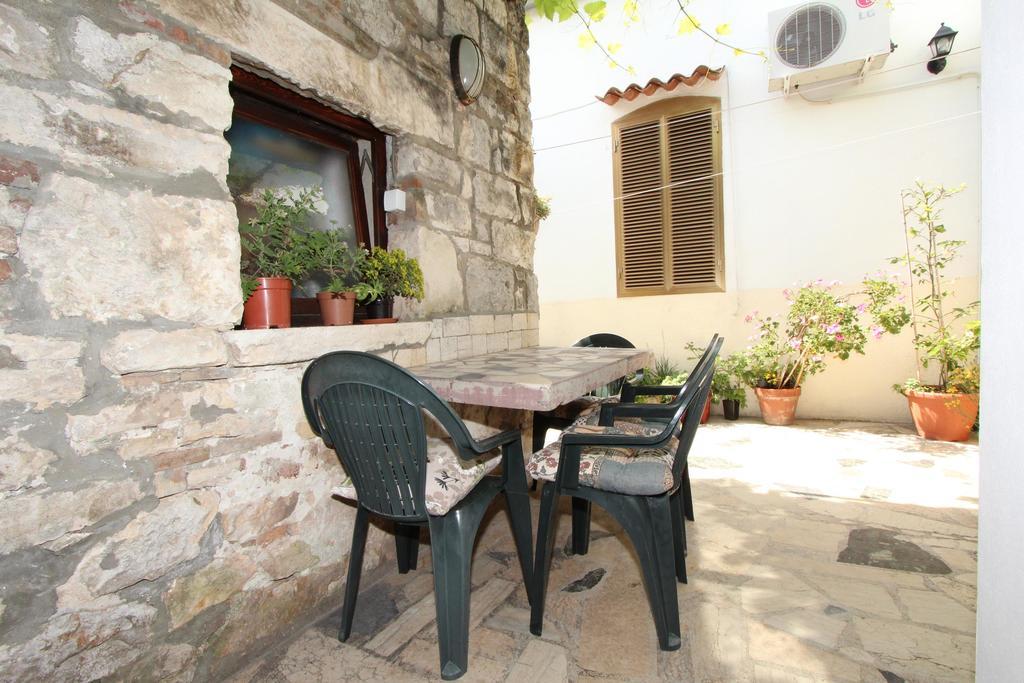 Apartment Riki Rovigno Esterno foto