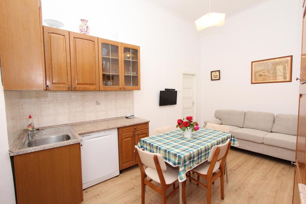 Apartment Riki Rovigno Esterno foto
