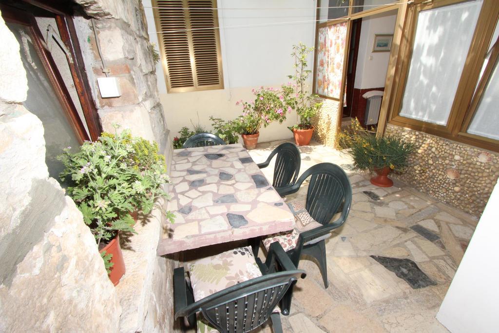 Apartment Riki Rovigno Esterno foto
