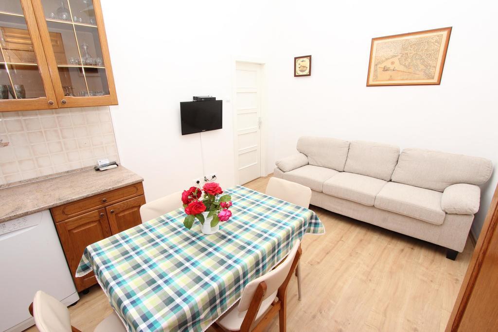 Apartment Riki Rovigno Esterno foto